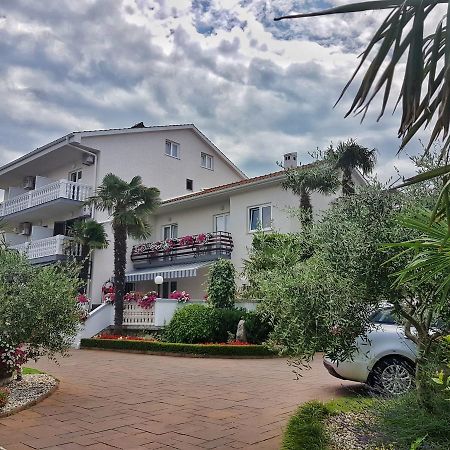 Guest House Katarina Malinska Exterior photo