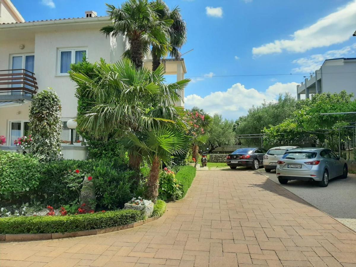 Guest House Katarina Malinska Exterior photo