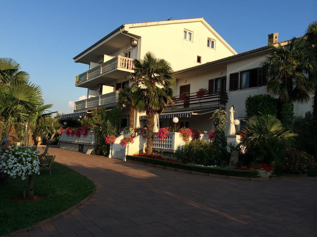 Guest House Katarina Malinska Exterior photo