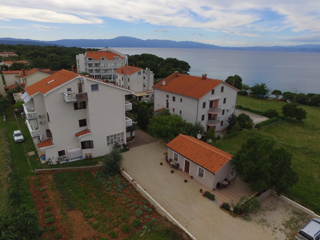 Guest House Katarina Malinska Exterior photo